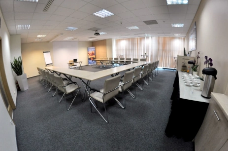 Sala konferencyjna Sala Szafirowa w Centrum szkoleniowo-konferencyjne KOCHTEX Poznań