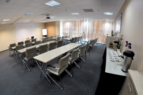 Sala konferencyjna Sala Szafirowa w Centrum szkoleniowo-konferencyjne KOCHTEX Poznań