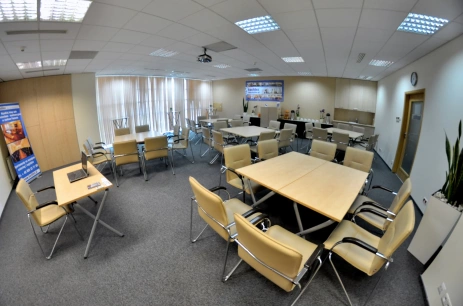 Sala konferencyjna Sala Szafirowa w Centrum szkoleniowo-konferencyjne KOCHTEX Poznań