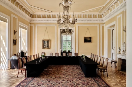 Sala konferencyjna Kominkowa w Dom Zjazdów i Konferencji Polskiej Akademii Nauk, Pałac w Jabłonnie Jabłonna