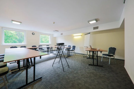 Sala konferencyjna Sala Grot w Centrum MOLO Konferencje i Rekreacja nad Zalewem Sulejowskim Smardzewice