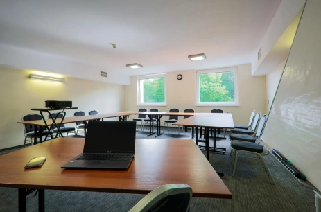 Sala konferencyjna Sala Kliwer w Centrum MOLO Konferencje i Rekreacja nad Zalewem Sulejowskim Smardzewice