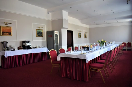 Sala konferencyjna LUSTRZANA w Hotel Senator**** Centrum Konferencyjne & Spa Starachowice