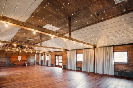 Sala konferencyjna Sala Stodoła w Centrum Aktywnego Wypoczynku Borek Rzezawa