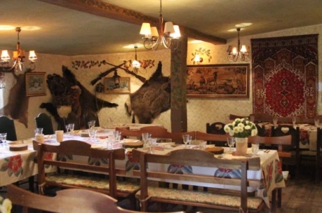 Sala konferencyjna Alkierz Myśliwski w Kiermusy Dworek nad Łąkami Tykocin