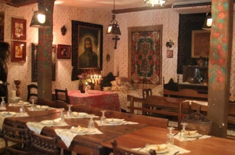 Sala konferencyjna Alkierz Rasputina w Kiermusy Dworek nad Łąkami Tykocin