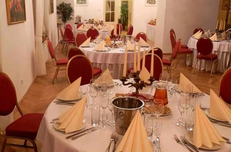 Sala konferencyjna Salonik w Dwór Strzyżew Kampinos