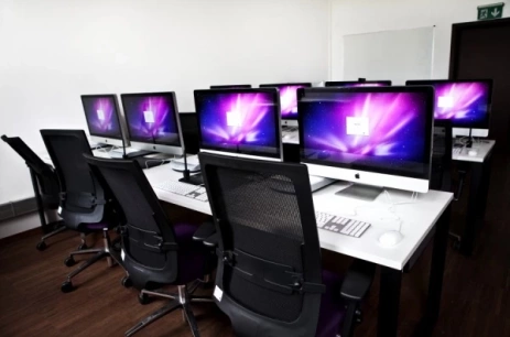 Sala konferencyjna Sala grafiki komputerowej w Centrum Turystyki i Rekreacji WSIiZ Rzeszów