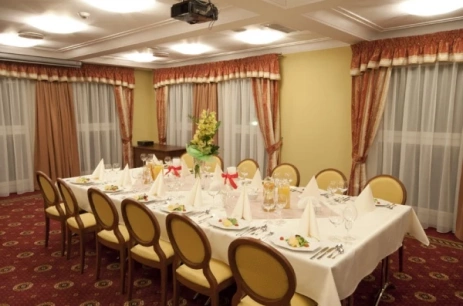 Sala konferencyjna Czerwona w Dom Zdrowia Lila Ciechocinek