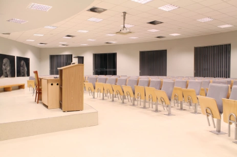 Sala konferencyjna Aula R340 w Collegium Da Vinci Poznań