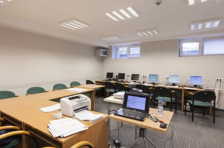 Sala konferencyjna Sala komputerowa w EMAJ Ośrodek Szkoleniowo-Wypoczynkowy Smardzewice