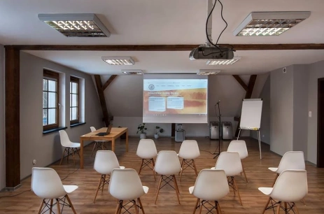 Sala konferencyjna Sala dydaktyczno-konferencyjna w Ośrodek Łubu Dubu Strzelce Krajeńskie
