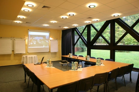 Sala konferencyjna Sala Mała w PAN Wierzba Dom Pracy Twórczej Ruciane-Nida