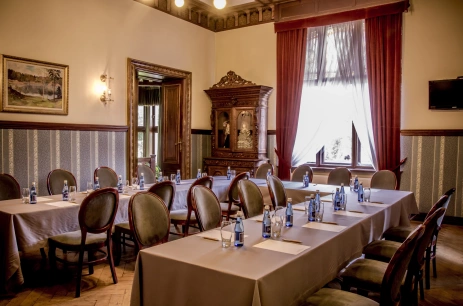 Sala konferencyjna Sala niebieska w historycznych częściach Pałacu Hardta w Pałac Wąsowo Wąsowo