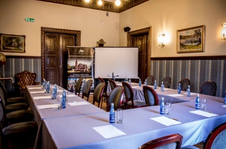 Sala konferencyjna Sala niebieska w historycznych częściach Pałacu Hardta w Pałac Wąsowo Wąsowo