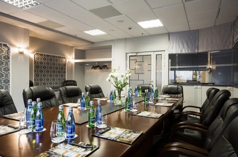 Sala konferencyjna Virgin - ustawienie: boardroom w Leonardo Royal Warsaw Hotel Warszawa