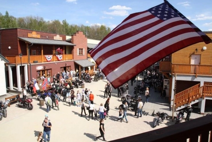 Sposób na wyjątkową konferencję - Miasteczko Westernowe Twinpigs