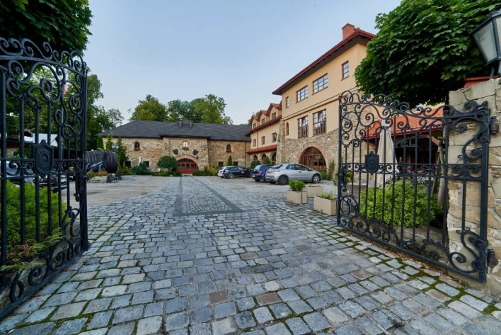 Magia zaklęta w zabytkowych murach, czyli Folwark Stara Winiarnia