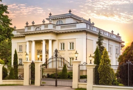 Szczyt luksusu i elegancji pod Warszawą - polecamy Pałacyk Otrębusy Business & SPA