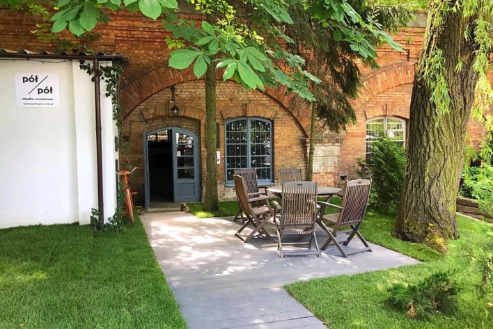 Powierzchnia eventowa na wynajem w dawnej prochowni XIX-wiecznego carskiego fortu - oto Pół na Pół w Warszawie