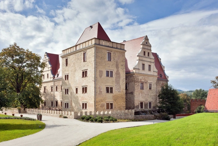 XVI-wieczny zamek i 12 hektarów idyllicznej posiadłości - zorganizuj event w Uroczysku Siedmiu Stawów!