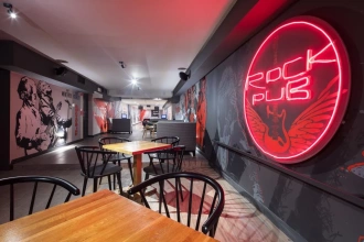 Nowy Rock Pub w Dolinie Charlotty nawiązuje do słynnego festiwalu