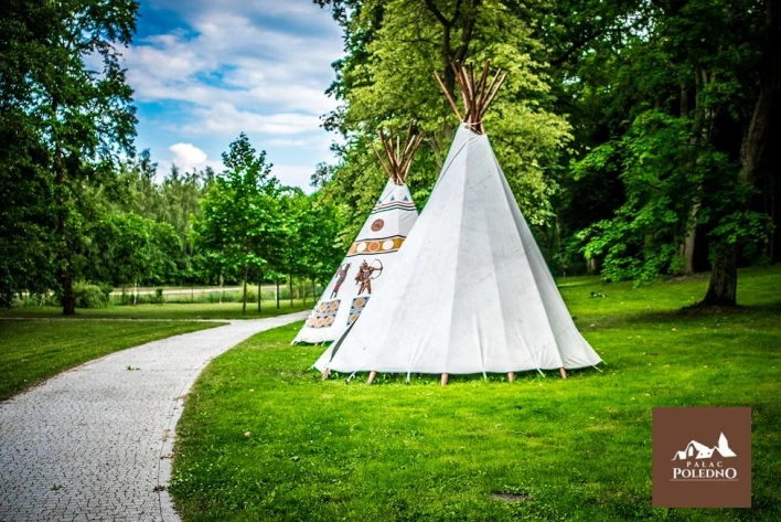 Konferencja za miastem i wyjazd integracyjny nad jeziorem