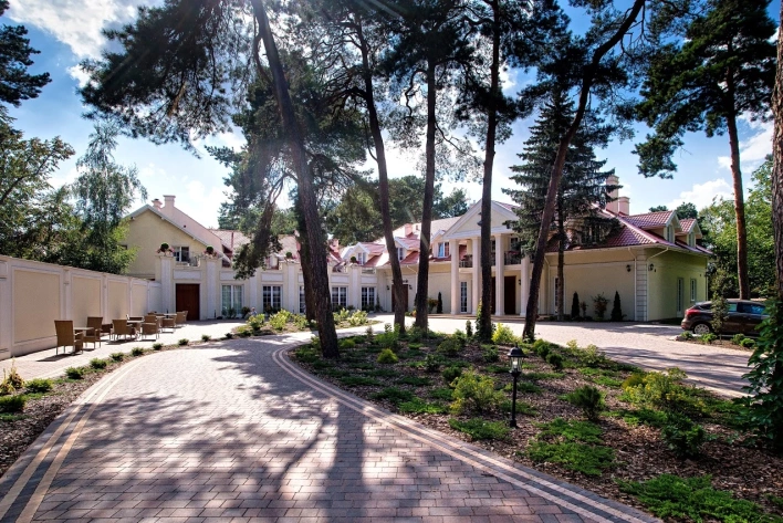 Trzygwiazdkowy hotel pod Warszawą na wyjazd integracyjny, szkolenie i bankiet - Hotel "Baśniowa"