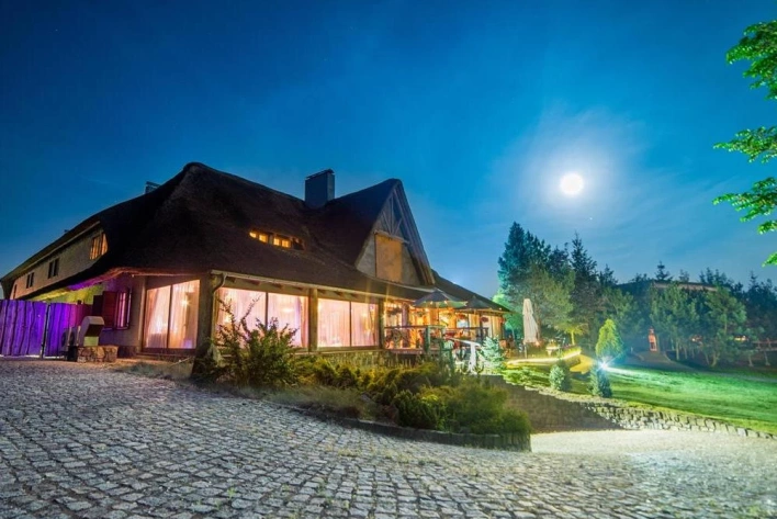 Dom Wypoczynkowy „Pod Strzechą” w Giewartowie, czyli komfortowy obiekt konferencyjny w Wielkopolsce