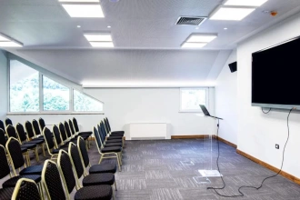 Jak efektywnie wykorzystać sale konferencyjne podczas szkoleń?