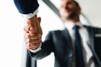 Jak zadbać o dobre relacje z klientami podczas spotkań biznesowych?