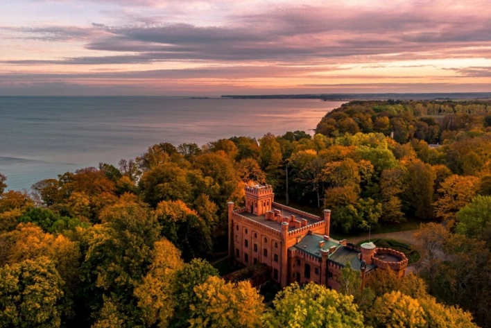 Zamek Rzucewo – konferencje z królewskim rozmachem nad Zatoką Pucką