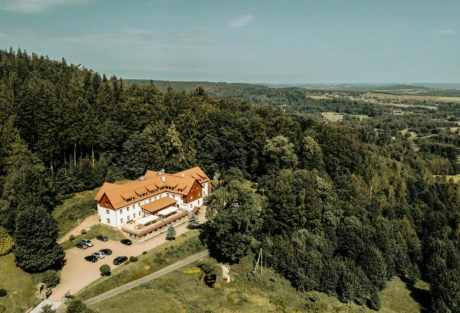 Konferencje w górach? Odkryj Le Mont Medical SPA, który naprawdę odpręża i inspiruje