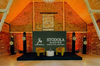 Gdzie zorganizować konferencję pod Warszawą? Stodoła Rasztów zachwyca skalą i możliwościami!