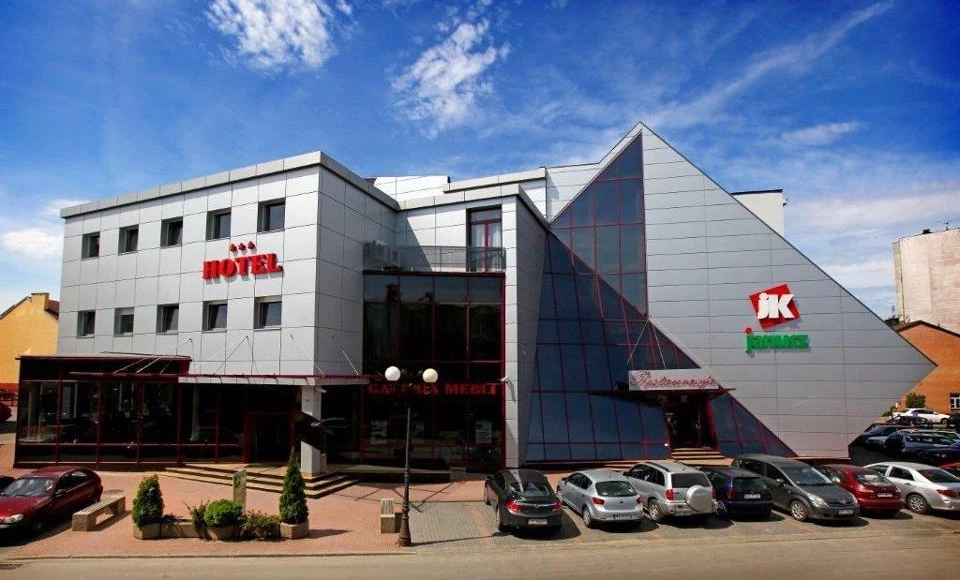 Dom handlowy-Hotel-Restauracja  Janusz