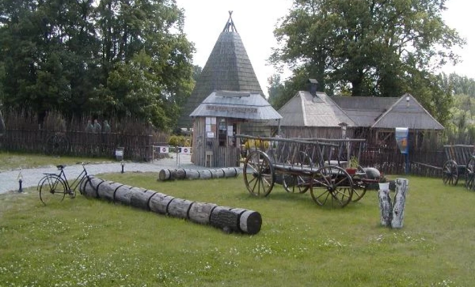 Wigwamy pod księżycem