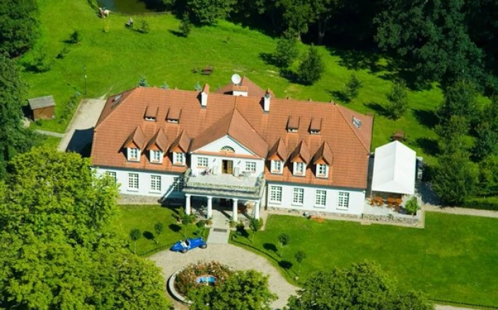 Sale konferencyjne Gniewino - Dwór w Bychowie Sp. Z o.o.