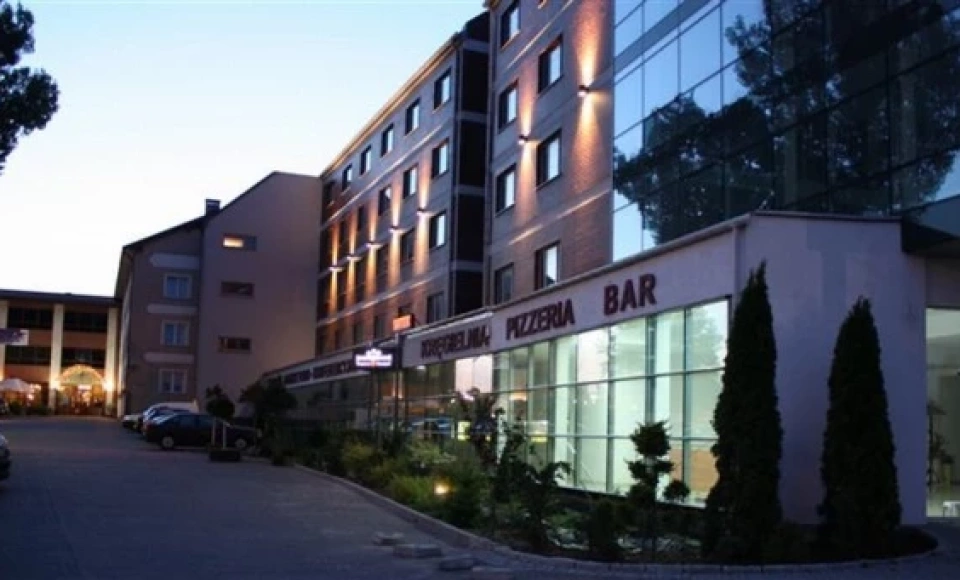 Pod Lipami Sp. z o.o. CENTRUM BANKIETOWO - KONFERENCYJNE