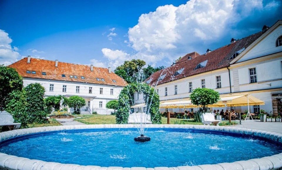 Hotel Court Park Nysa