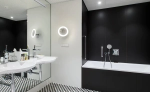Renaissance by Marriott Hotel ***** / 3