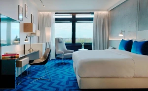 Renaissance by Marriott Hotel ***** / 0