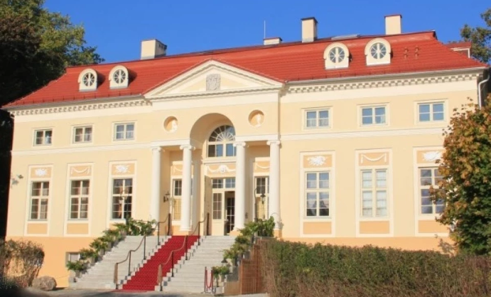 Pałac Alexandrów****