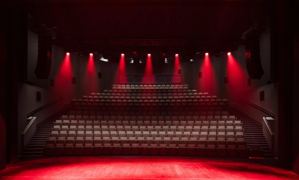 Teatr/kino Teatr Wybrzeże / 1