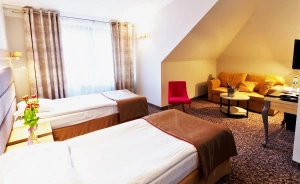 Hotel Nosselia***, 40 minut od Warszawy Ośrodek szkoleniowo- wypoczynkowy / 1