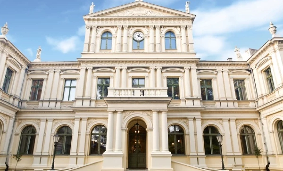 Pomorska 21. Dom Towarzystwa Kredytowego