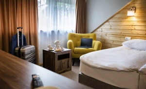 Hotel*** Dworek Wapionka Hotel *** / 1