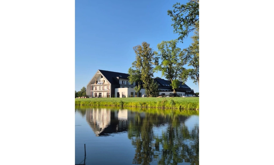 Natural Hotel Eco&Conference  - W rezerwacie     - Przy plaży na wyspie     - Z basenem i spa na III kondygnacji     - Pokoje wellness z saunami