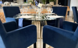 -W rezerwacie     -Przy plaży na wyspie     -Z basenem i spa na III kondygnacji     -Pokoje wellness z saunami Obiekt konferencyjny / 0