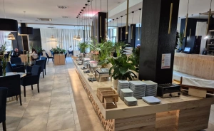 -W rezerwacie     -Przy plaży na wyspie     -Z basenem i spa na III kondygnacji     -Pokoje wellness z saunami Obiekt konferencyjny / 3