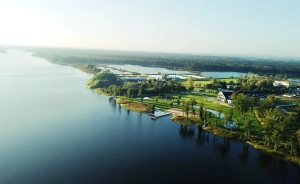 Natural Hotel Eco&Conference  - W rezerwacie     - Przy plaży na wyspie     - Z basenem i spa na III kondygnacji     - Pokoje wellness z saunami Obiekt konferencyjny / 0